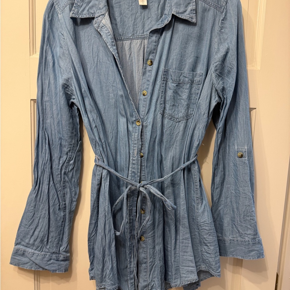 Maternity Light Button-Front Chambray Tunic shirt with Tie Waist